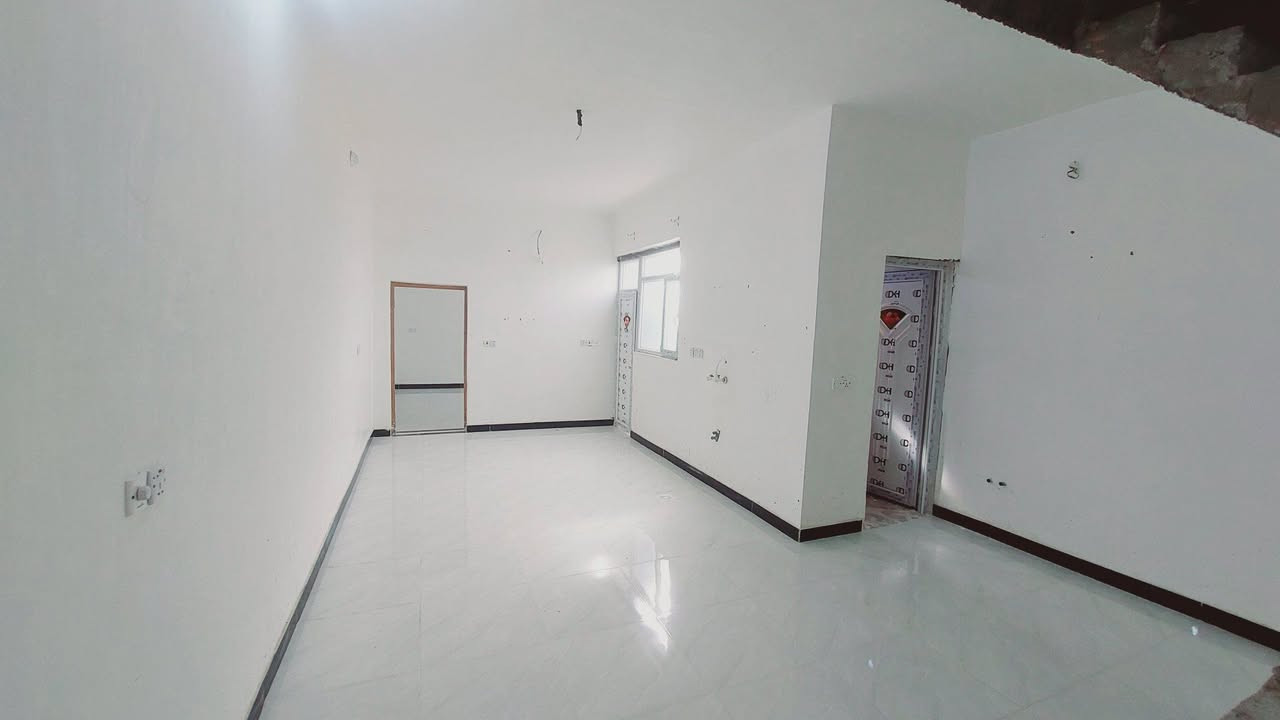 السلام عليكم دار سكن مشتمل للبيع مساحة ١٠٠م بناء بلوك جديد تكون من غرفه نوم وصاله ومطبخ واستقبال وصحيات داخلية وخارجية العنوان حي الحكيم قرب معمل الأوكسجين السعر ٢٩ وبي مجال
للاستفسار ***********واتساب 
***********
