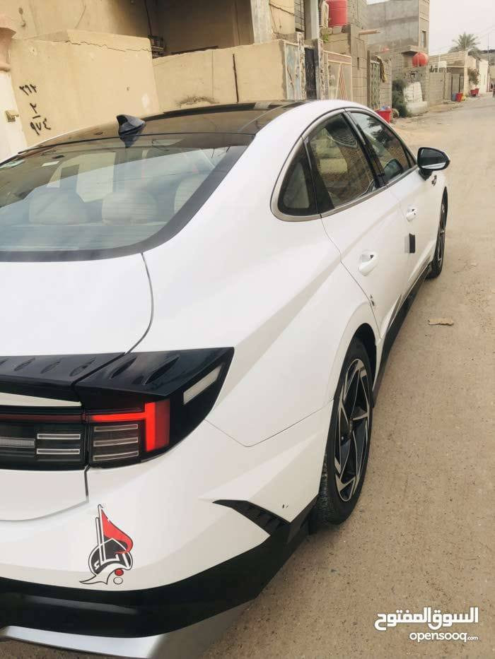 السلام عليكم
سيارة سوناتا للبيع موديل 24 خليجي فول مواصفات 1/1 كفالة عامة كير مكينة تبريد حداده كله مفكولات السعر 230 ورقة وبيها مجال العنوان _ طويريج _ الجمعية 
الاتصال على الرقم 
***********
