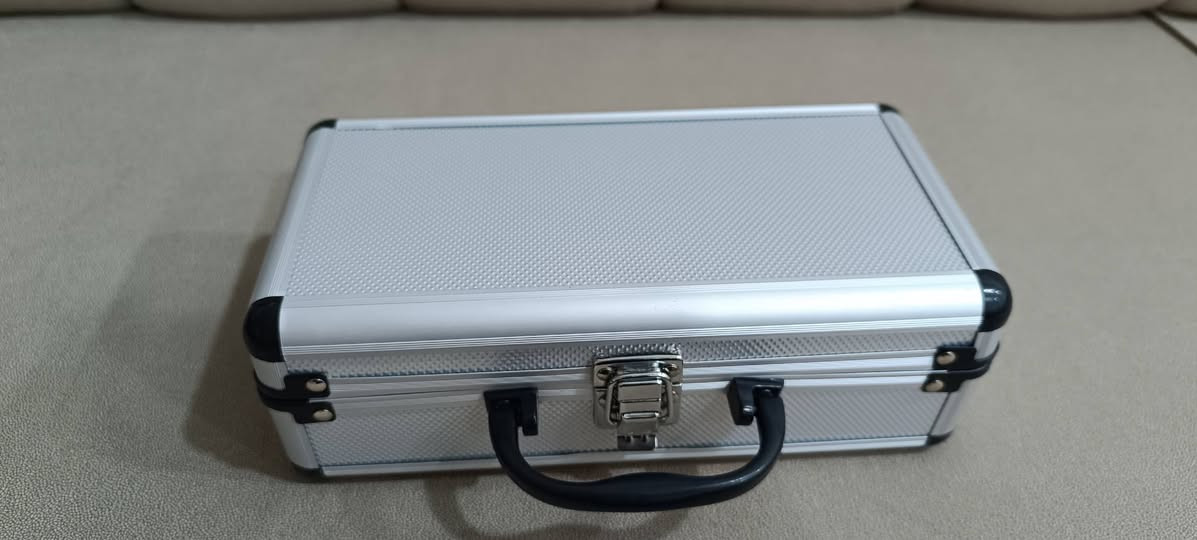 مجموعة من رؤوس مثقاب ماسية مجوفة تستخدم لعمل ثقوب دقيقة في المواد الصلبة مثل السيراميك والجرانيت والرخام.
تتضمن المجموعة 10 رأسًا بأحجام مختلفة: 6 مم، 8 مم، 20 مم، 25 مم، 28 مم، 35 مم، 45 مم، 50 مم، و 68 مم. 
الرؤوس مصنوعة من الفولاذ ومطلية بالماس، مما يجعلها فعالة لقطع المواد القاسية. 
للطلب مراسلة الصفحه ،،،،،،


**إذا كنت صاحب هذا الإعلان وتريد حذفه لأي سبب، رجاءا أرسل رسالة إلى الدعم الفني**