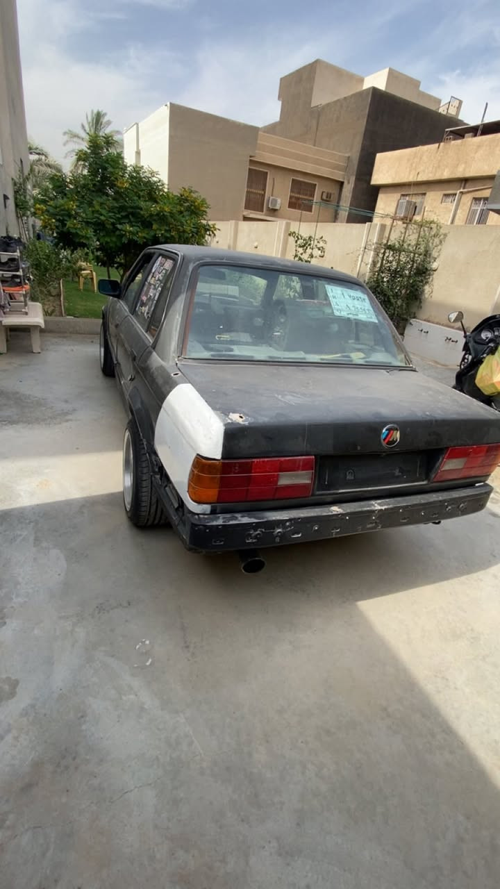 سلام عليكم 
زعره للبيع 
محرك m54 تحويره جديده صدر جديد 
نقصها صبغ وتغليف تنته 
بطاين جدد تايرات خلفي جدد 
صاحبها يريد تحويل رقم أنبار 
عنواني. سيديه .دوره 
*********** 
سعر ٢٧
