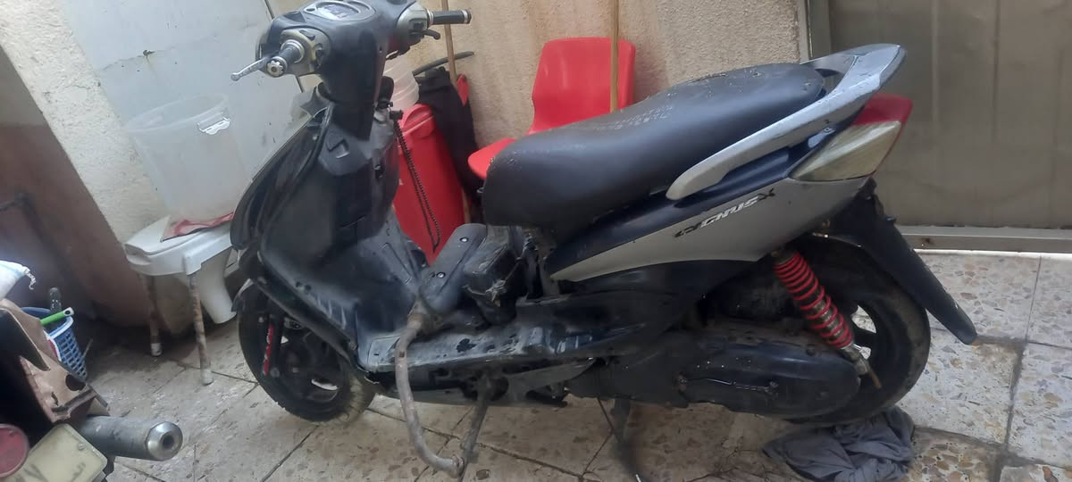 سكنس نثية 140 ابيع كوم حديد غراضها بلادية نارية بيها جانت تشتغل وتخمد  كهربائيات كلها تشتغل بس تشحن الباتري كوم  حديد تحمل وتاخذ 200الف رايدها ***********
