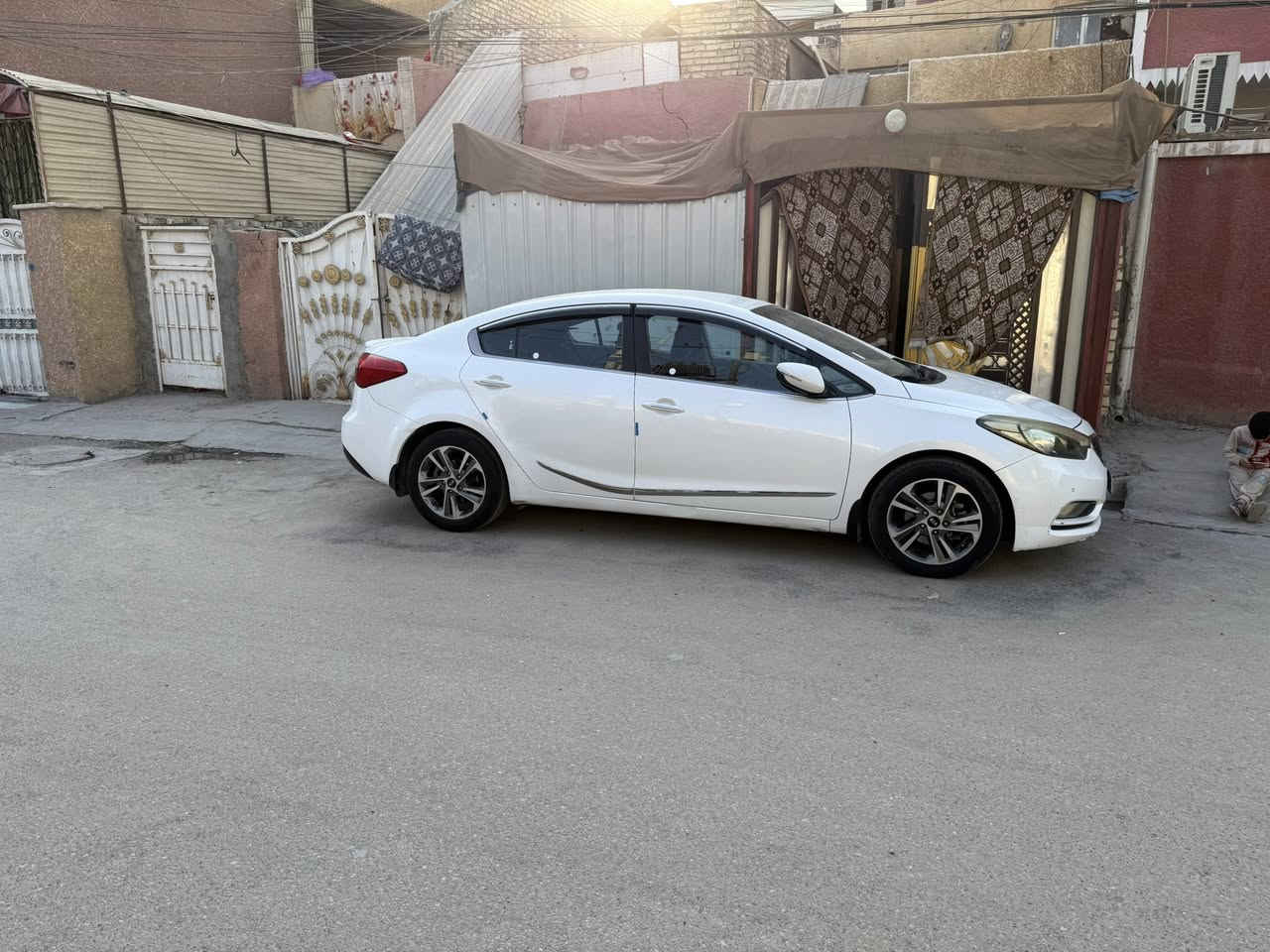 سيراتو خليجي موديل 14
المواصفات 
يدات نيكل
تبريد قطعتين
شاشه ترحيب اطفاء وتشغيل ترحيب سياره
داخل لونين
مري شفط
اشاير بلمري 
تحكم ستيرن اربع جهات
حاكيه
مسجل شاشه لابتوب اصلي 
كامره دواره عدد 2 
حساسات امامي خلفي
لايت زنون بلادي شركه
لايت بك لايت لد 
بعد بيها هواي مواصفات
محرك 1600 دوش مكفول مع كير شركه
لون ابيض صدفي
رقم بغداد انكليزي مميز
سعر 127بغداد الشعب
ضرر الباب وره السايق بيه بارد وصبغ وبيها صبغ يم قبق بانزين


**إذا كنت صاحب هذا الإعلان وتريد حذفه لأي سبب، رجاءا أرسل رسالة إلى الدعم الفني**