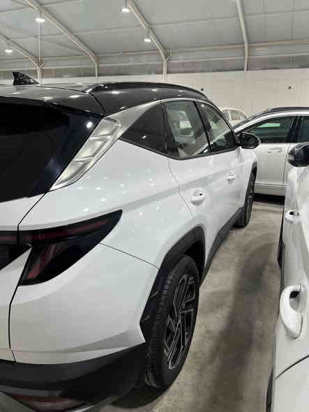 توسان 2025 خليجي تو كلر فول مواصفات 
ماشيه بس 4 الف كيلو بعده بوضع الزيرو 
مكفوله من الصبغ والبارد كفاله عامه 
السياره بصمه تشغيل عن بعد 
تجي بيه بصمتين 
كشن كهرباء 
بردات خلفيه 
صندوق كهرباء
شاشة متصله 
تحكمات ستيرن 
وبعد معروفه مواصفات التوسان الفول
سعره 250 وبيه مجال بسيط حك الجيه 
مكاني بغداد ورقمه بغداد 
رقمي للتواصل ***********
