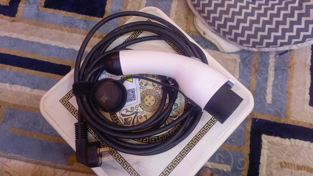 شاحنه بلاديه8A،BYD,السعر 80الف ***********حي الجهاد
