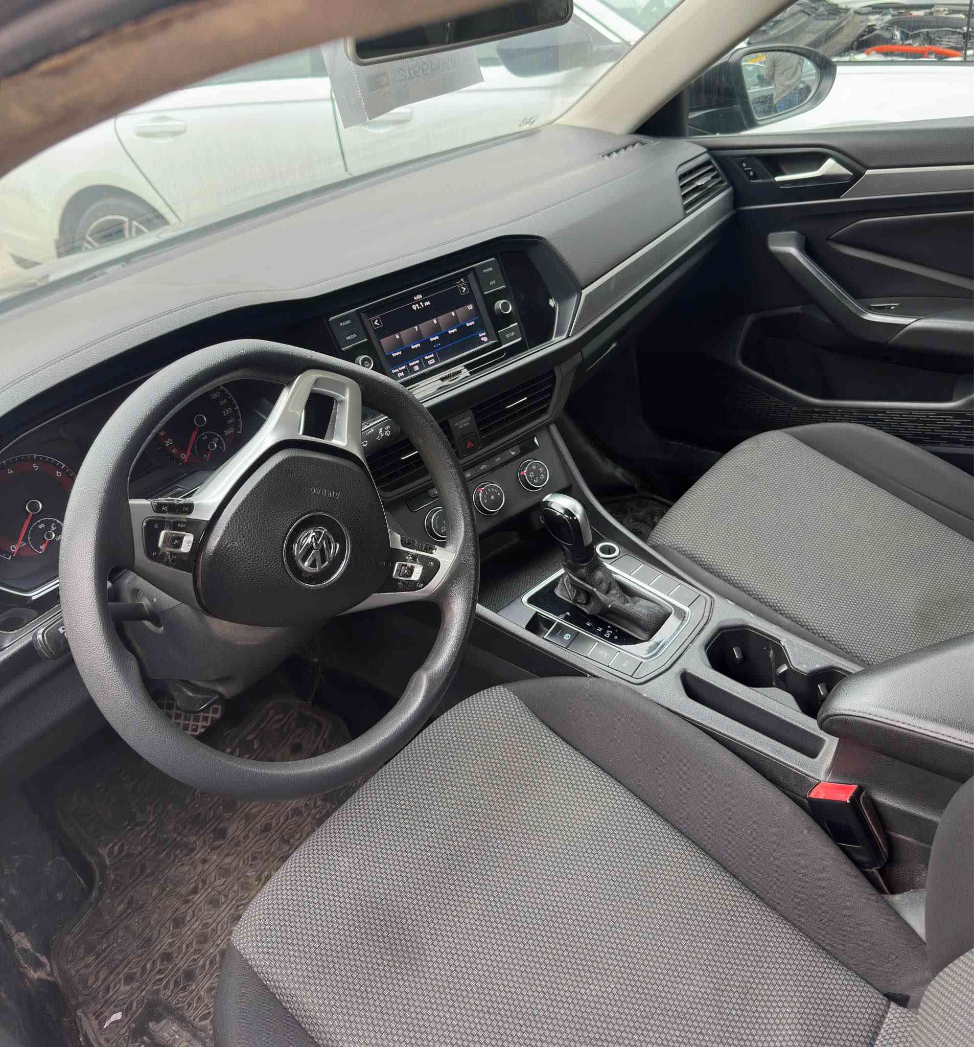 Jitta 2019
مواسفات سپورتە فولا بێ پانوراما
کوشن هێتەرە سنوی جدیدە رقم کەڤن
شاشە کارپلەی تحویل طغم تایر جدید
سیارە کلینە بتنێ بولند صبغە
بێ داخلی ئێکجار غرامە 700$ لسەرن
سعر 130 وەرەقە 
*********** دهوك, العراق
