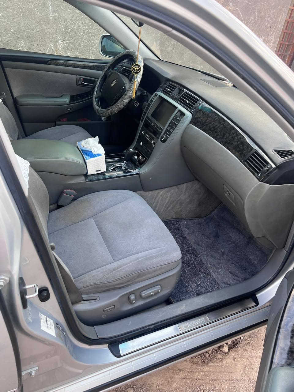 تويوتا كراون شاهينه 2004 لون بحري كفاله من الصبغ والتبديل والكص ونقل الجثه سيارة مال موظف استخدام شخصي باسمي رقم بصره دولي تحويل ثاني يوم سنوية لغاية 2030 هزه جديده سيارة خالية من الضربه تخم تاير جديد باتري جديد إدامة كامله عالسيارة على ايدي تبريد ثلج كهربائيات جاهزه حداده جديده سيارة جاهزه ماتصرف عليها دينار وبالعافية عالياخذها مكان السيارة ذي قار الشطرة للتواصل *********** سعر السياره 130 ورقة بيها مجال حك الجية
