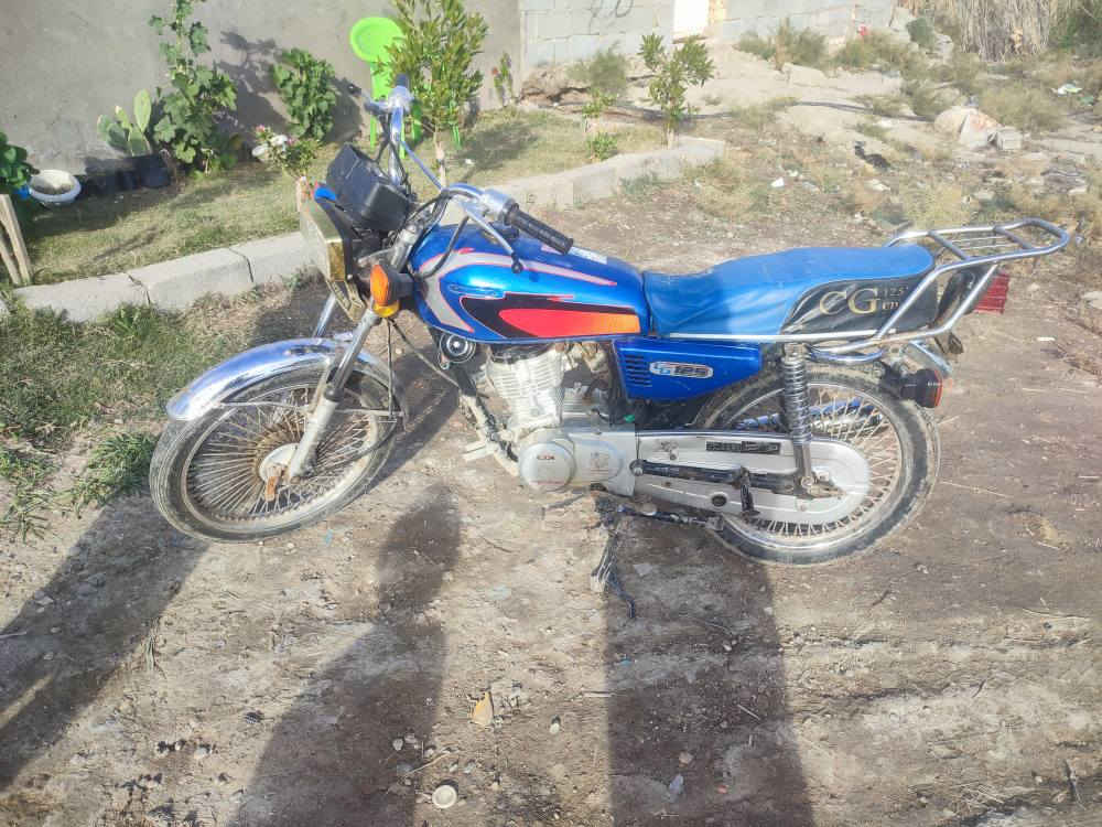 سلام عليكم دراجه تايكر موديل واحد وعشرين اوراق اصولي شرط الترقيم اسعر 375 بيه مجال بصيط المكان حله محاويل***********
