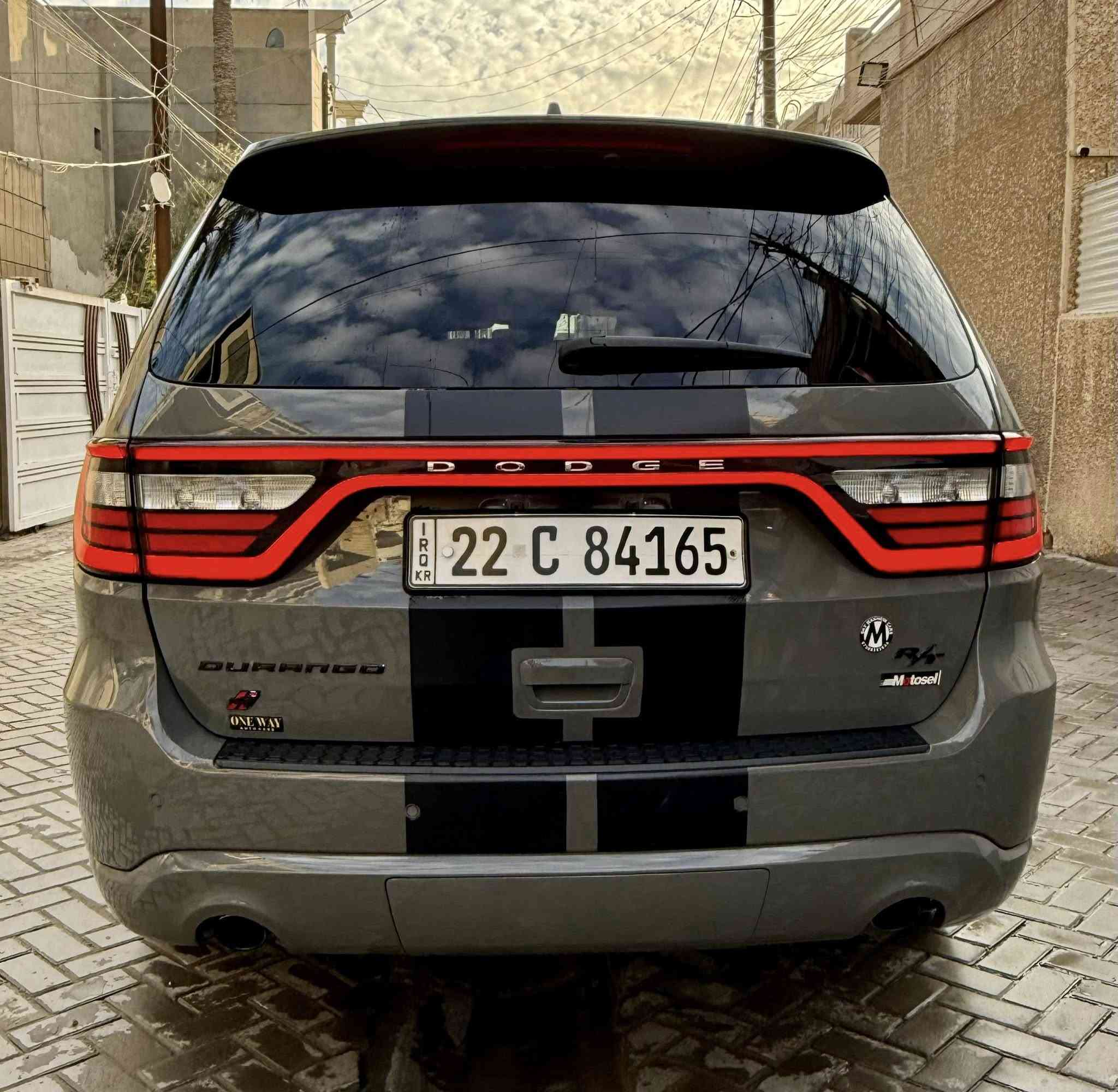 السلام عليكم دوج دورنكو 2022 كلين مكفولة  لون اسمنتي مميز سيارة عليها تظليل لمدة سنة مدفوعة مسموح بكل العراق وسنوية تظليل وياها فول مواصفات RT محرك 8 سلندر فور ويل شحن لاسلكي  فتحة سقف كنتارا كشن كهرباء جلد تدفئة وتبريد مقاعد رادار امامي وجانبي نقطة عمياء حساس اصطفاف امامي وخلفي بلوجكتر ماشية 30 الف سيارة  ورقم اربيل بسمي مكانها بغداد رقمي للاتصال ***********
