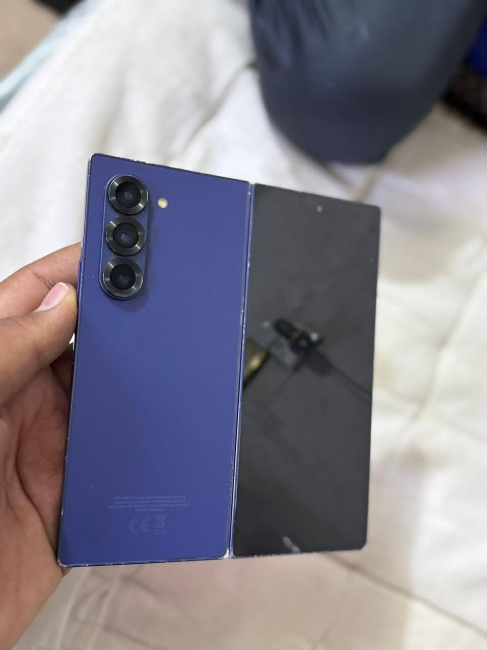 السلام عليكم جهاز البيع Galaxy Z Fold6 كامل ملحقات الذكرته 256 سعره خاص ***********
