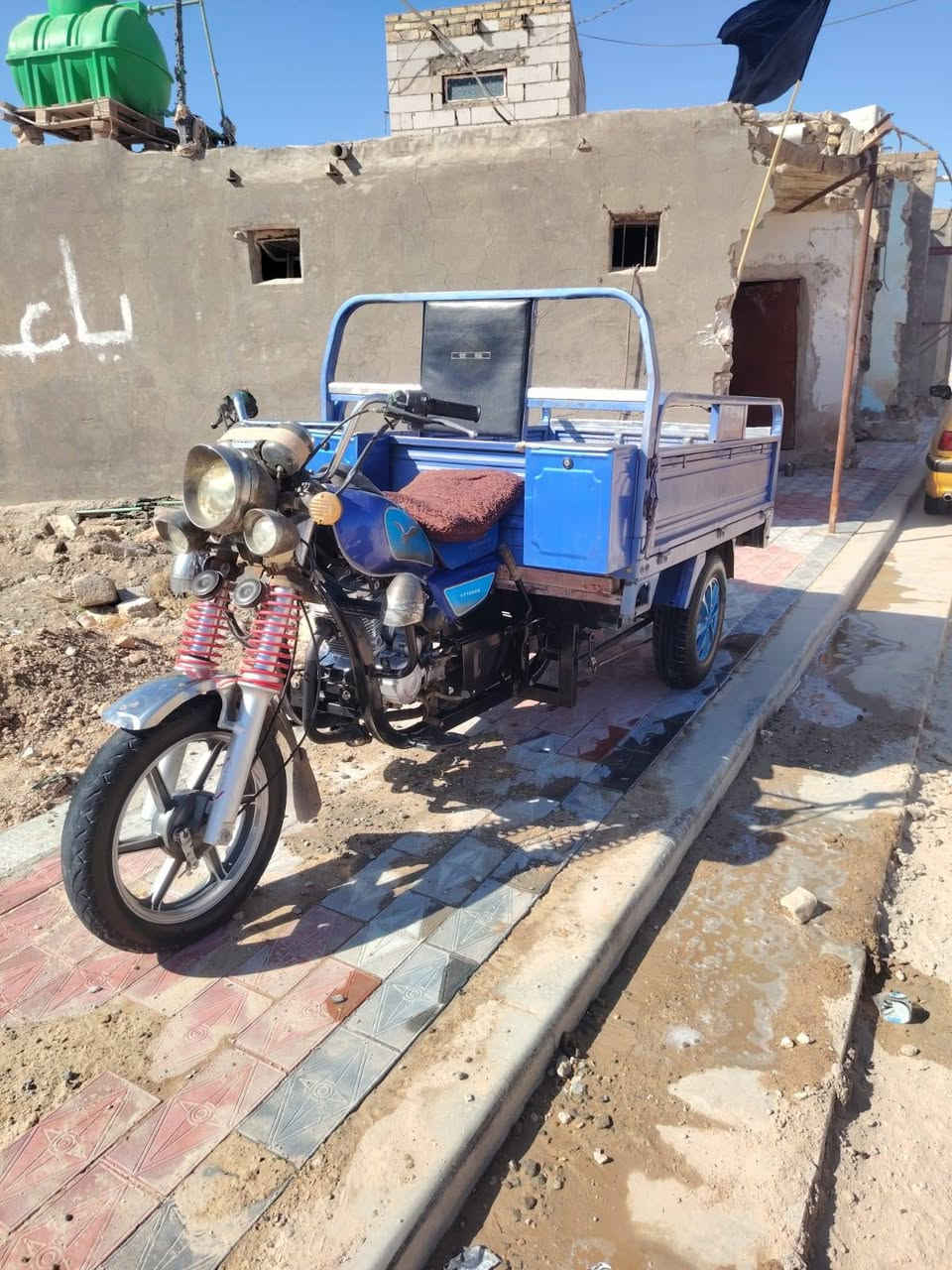 لبيع مديل ٢٠ أوراقه بسمي من جبته من الوكيل لحد لان عله ايدي وكيله ابن جبرين مكينه مافتوحه بيه بس كلجات بدلتها  شاصي مكفول ستوته جاهزه من كل نواحي العنوان دوانيه الحمزه شرقي سعره بملونين وببه مجال ***********
