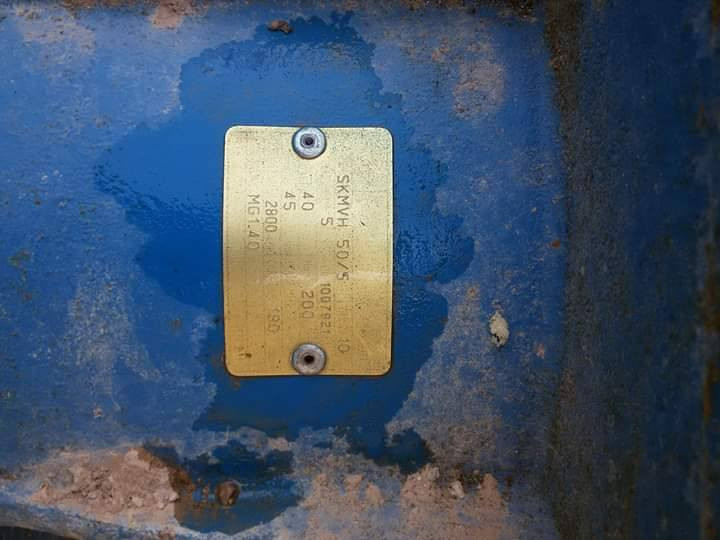 مضخات عدد ٢ جديدة وغير مستخدمة سوء خزن وعليها الاتربة للبيع الرمادي شارع ٤٠ هاتف *********** السعر ١٢ ورقة ونص
