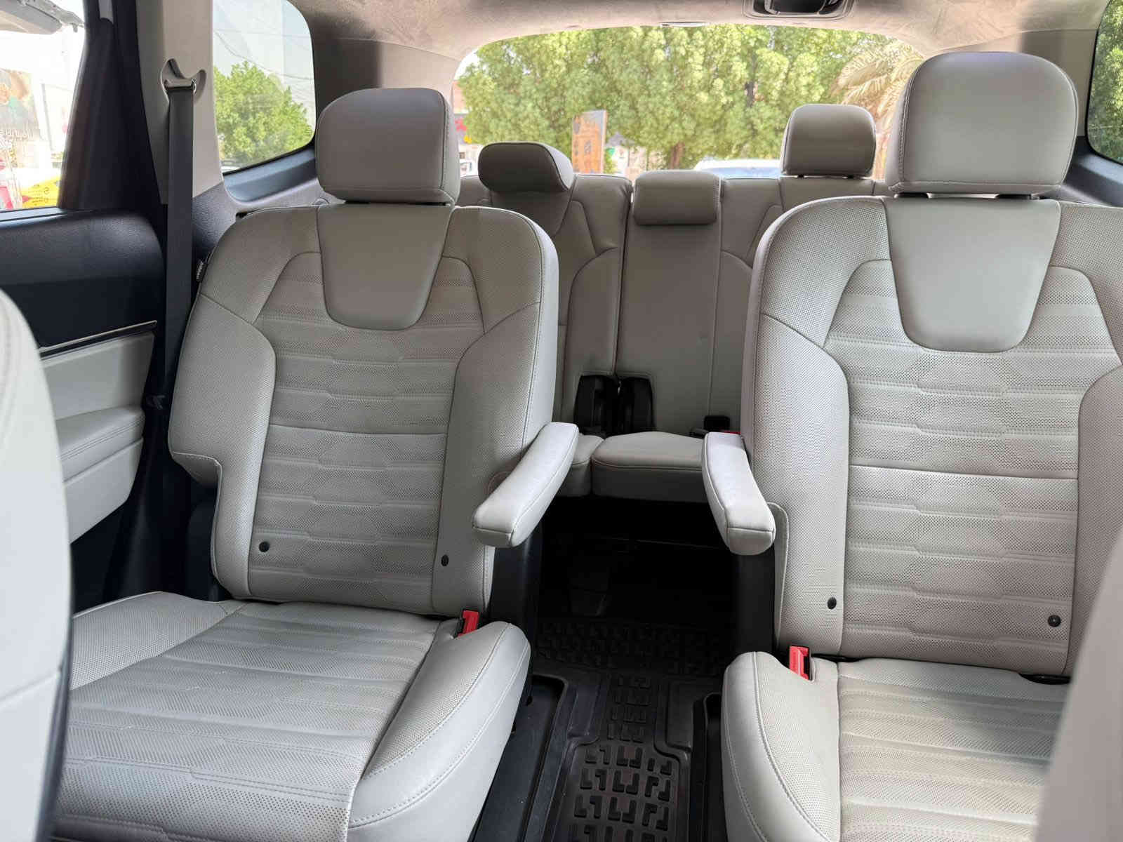 تلي رايد موديل 2023 ابيض  
حادثه موضح بل تصوير كلش بسيط وبدون تبديل ولا قطعة فقط صبغ ربع البنيد السيارة فول مواصفات 5️⃣ كامرات داتا شو يعني كلشي بيها 
السعر 320
مكانها في بغداد 
***********
