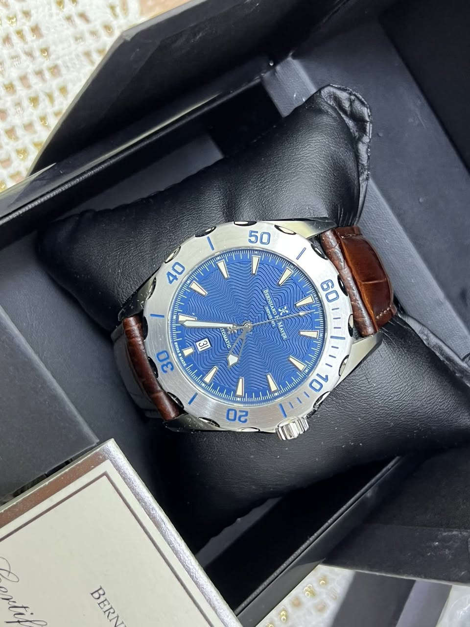 بيرنارد اج ماير الساعه مستعمله النضافه تامه كامله المرفقات اوتو الضهر كشف لمتد اديشن إصدار محدود ***********
