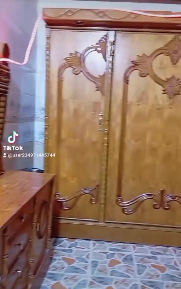 غرفه تسكام عراقي نضيفه كلش  صاج للبيع ب700 وبيه مجال قليل مكان نجف ***********
