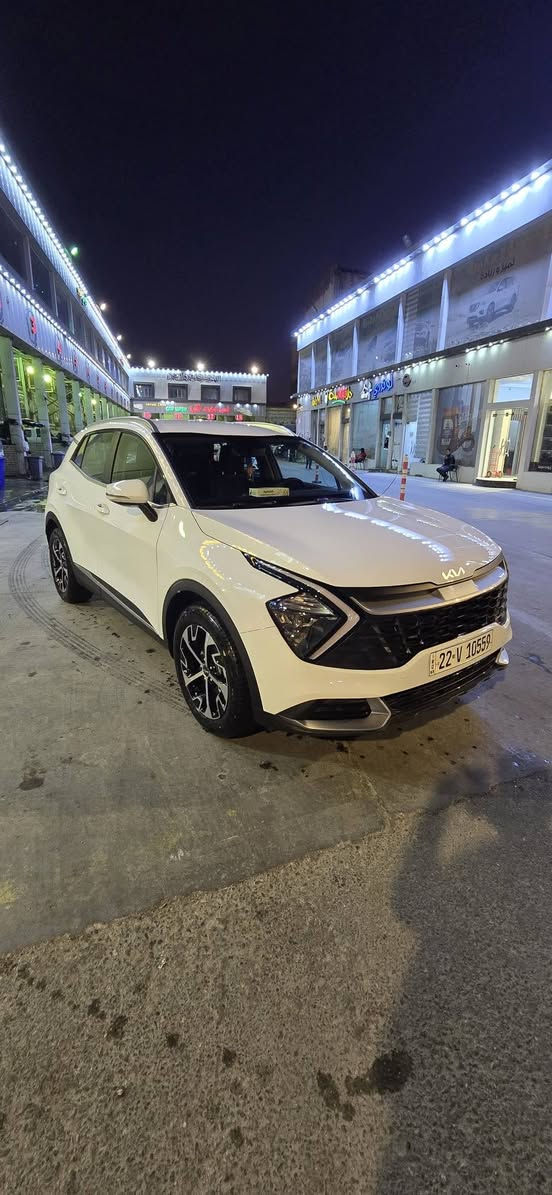 السلام عليكم 
للبيع كيا سبورتاج موديل 2025 خليجي، رقم اربيل- وكالة شركة نيم.
ماشية 6 الف فقط اخت الزيرو.

مواصفات (محرك 2000, بصمة، تشغيل عن بعد، شاشة، كاميرا، حساسات، نقاط عمياء، رادرات، سايد بريك دكمة، مثبت سرعة، اوامر صويتة، 4 وضعيات قيادة، اوتوهولد، تبريد قطعتين، مرايات شفط، جنوط 18)

السيارة جديدة واخت الزيرو، بانزين كلة محسن، ودهن الاصلي.
السيارة كفالة من الدعامية للدعامية (ماعدا رصعة صغير كلش بالباب، ما تبين بالصور، اذكرها للامانة).

سعرها 227 وبيهة مجال بسيط جد حق الجية،

مكاني البصرة - الحكيمية

للتواصل / اتصال او واتساب *********** البصرة, العراق
