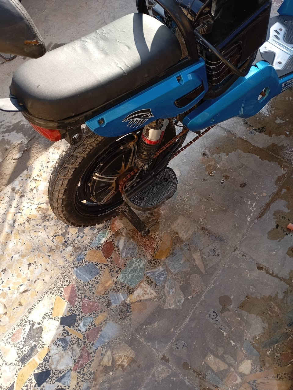 شحن حجم ١٦ موديل ٢٤ شاشه بلوتوث بطاريات نص عمر دراجه شغال وحلو نقص جاملغ امامي وقمجي بريك خلفي والباقي كول شغال ابيع كوم حديد تجي تفحص وتاخذ رحمه ولديك الشراي يخابر لو يجي يشوف بعين لاتسولف ساعه بالخاص وانت دور مال موته السعر ١٢٥ قفل مكان بغداد حي الجهاد رقم الهاتف ***********
