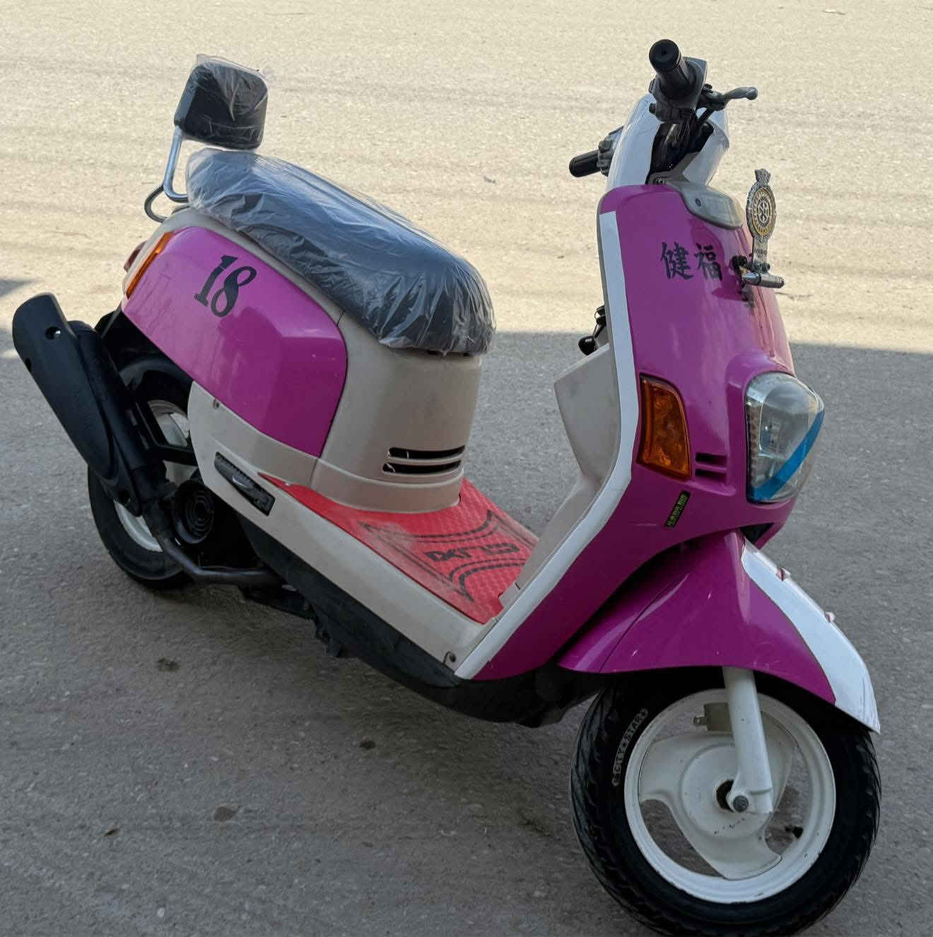 سلام عليكم 
دراجة ماكس بوليس للبيع مامفتوحه بلاد كلشي شغال هندر سلف كهربائيات السعر خاص ***********
