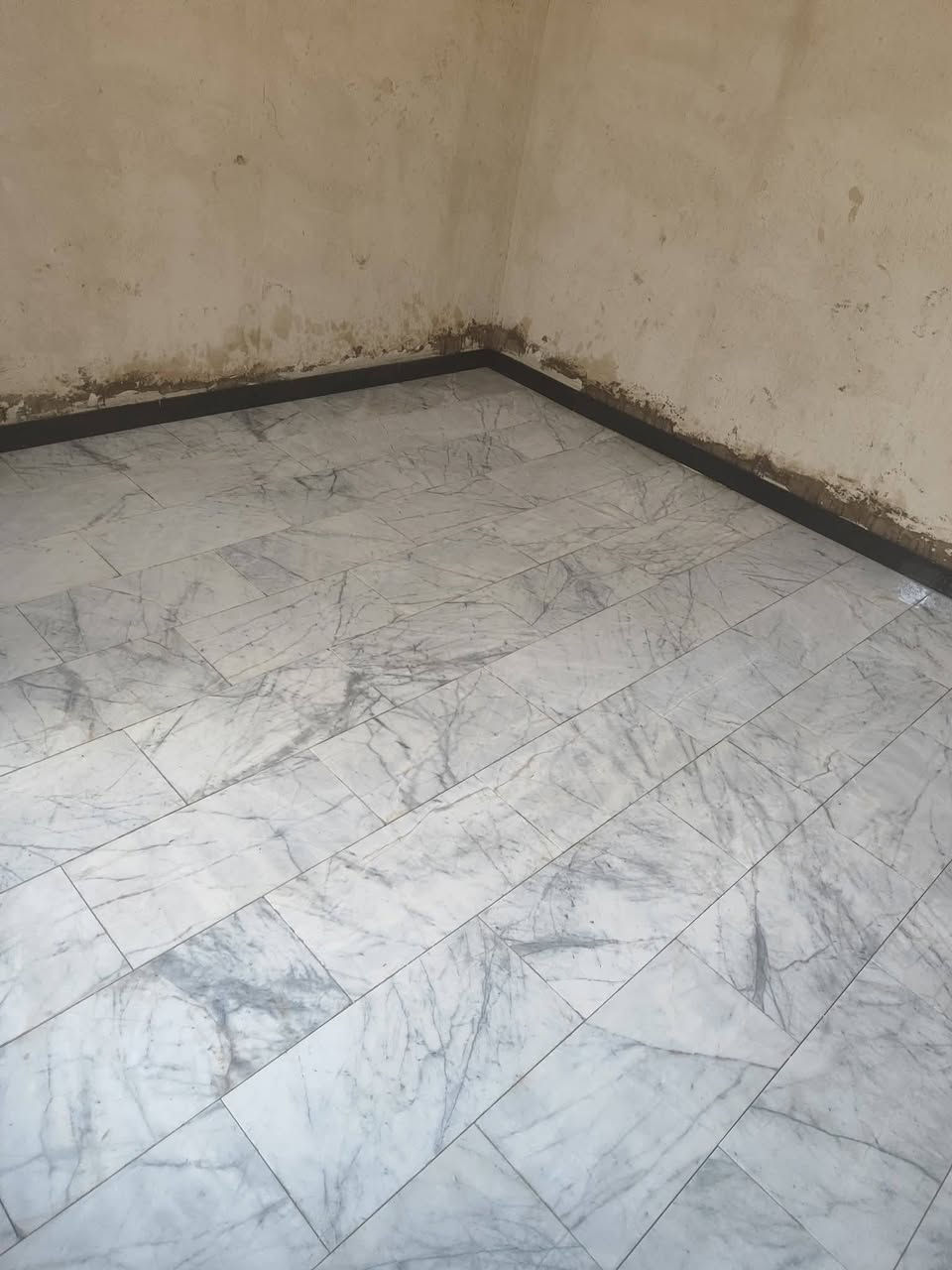 السلام عليكم خلفة سيراميك مرمر مكاني نجف متفرغ 
***********
***********
بيه واتساب عملي داخل النجف فقط
