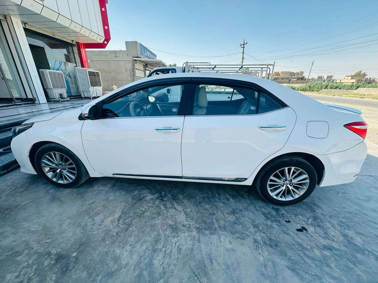 كورولا 2015 خليجي
كامل مواصفات
محرك -vvt2000
تشغيل بصمه 
فتح وغلق باب السائق بصمه 
فتحه سلايد 
حساس خلفي 
كشنات مخمل 
تحكمات سترين 
اشارة ترحيب اناره داخليه
اشاير بالمري شفط 
لايت فول LED+زنون بلادي 
تخم تاير  
محرك كير صدر كفاله 
تلفون ***********
السعر 153 وبيها مجال بسيط 
مكان السياره/صلاح الدين الشرقاط
