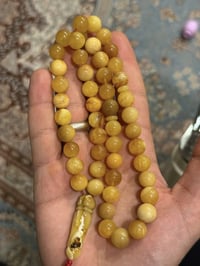 كهرب بولوني حر طبيعي قديم خامه جداً جميل وزن المسباح ٥٠ غرام/٤٩ خرزه ي...