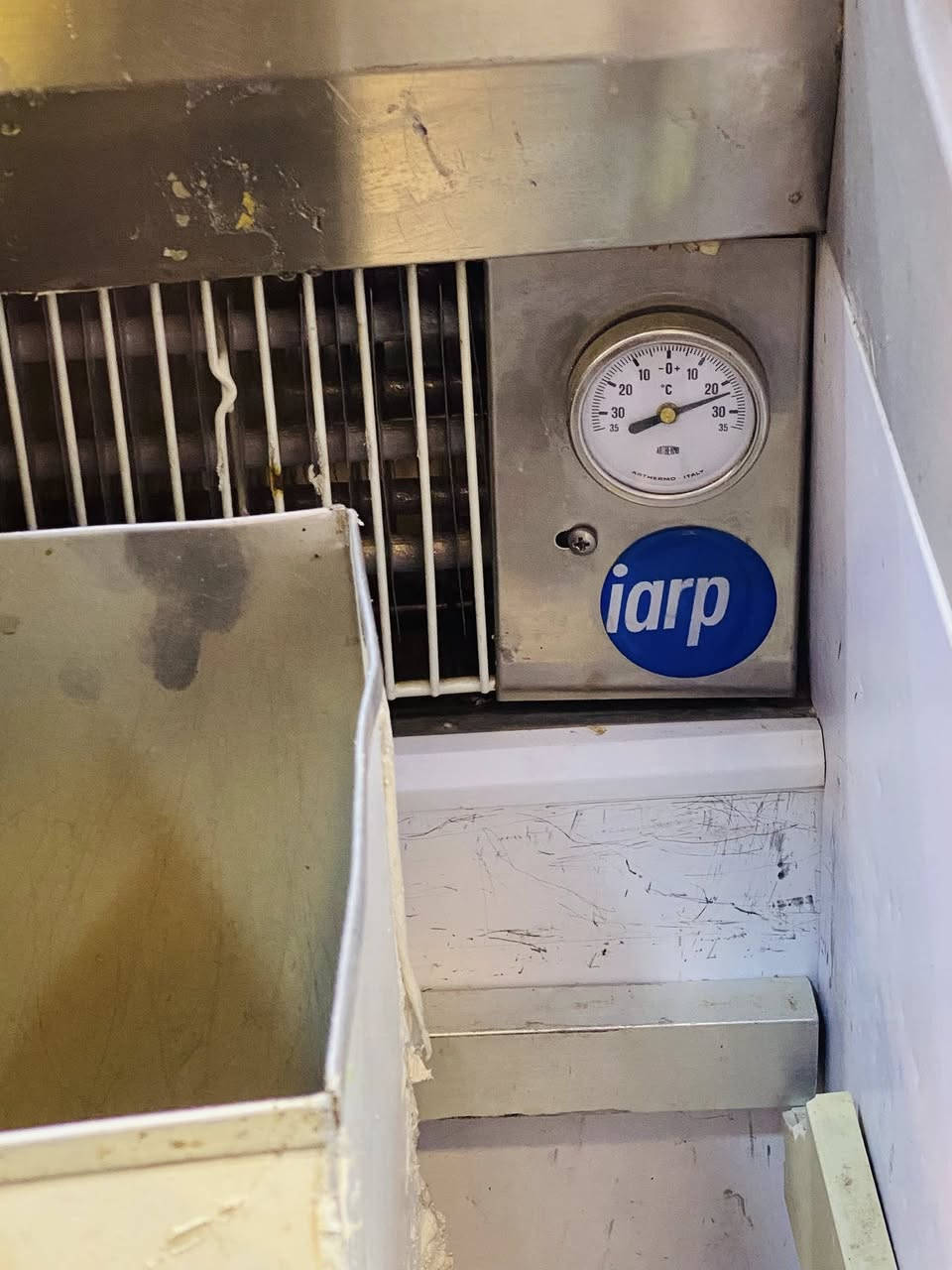 عارضة ايس كريم إيطالية ام الصاعق والگيج14 بلانك للبيع
للاستفسار ***********
