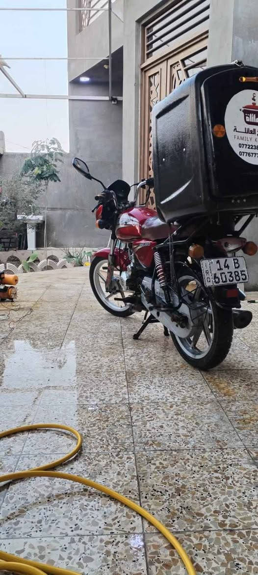 بوكسر 2018 سنويه ورقم بسمي 
محرك ستوته جديد 
نقص كهربائية 
البصرة أبو الخصيب محيله السعر 1.250 قفل

*********** البصرة, العراق

