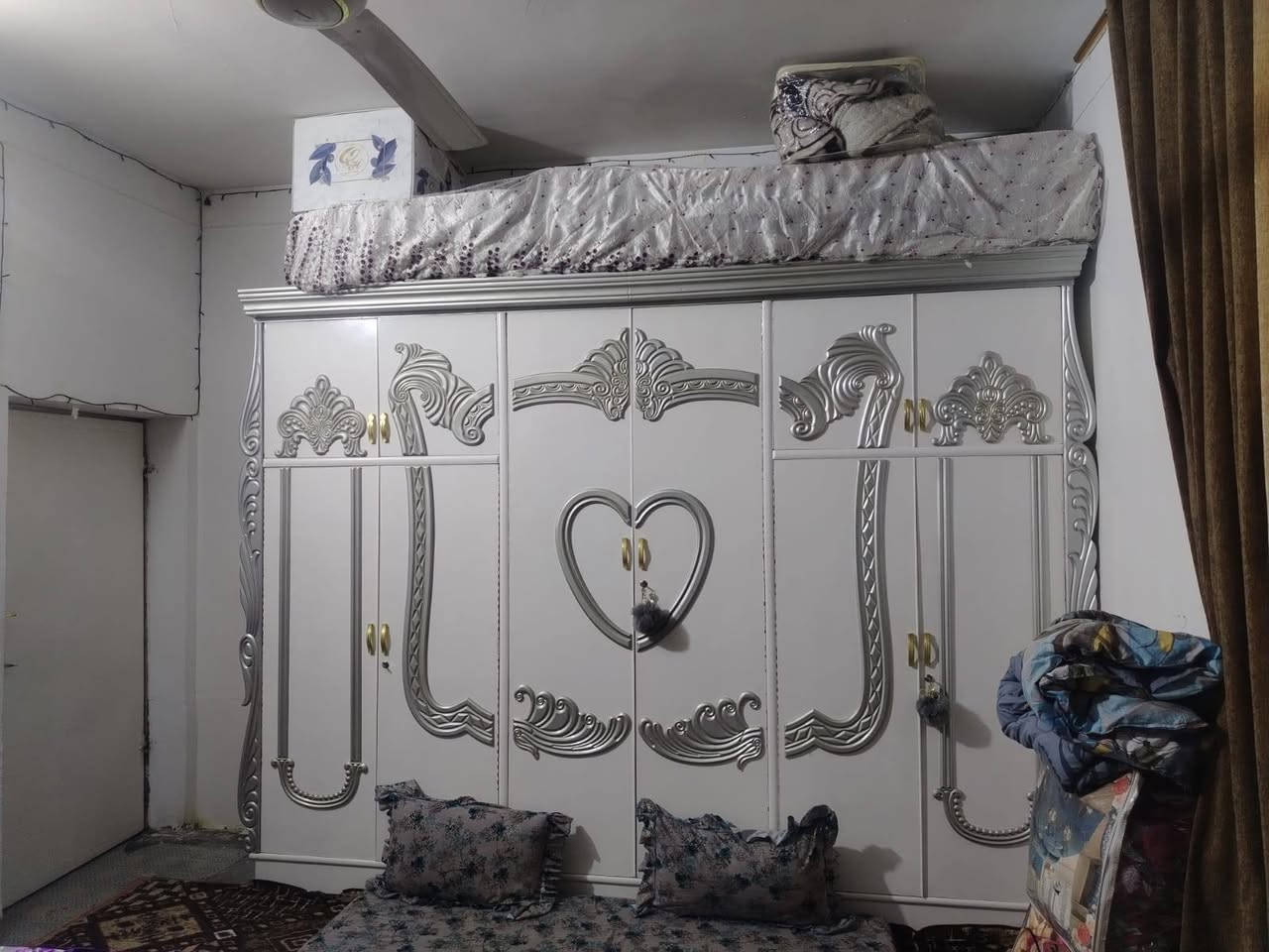 غرفه لبيع سعر مليون وبيه مجال ماصالها هواي من شديته قبل شهرين ال شراي يتفضل علا هاذ رقم ***********
