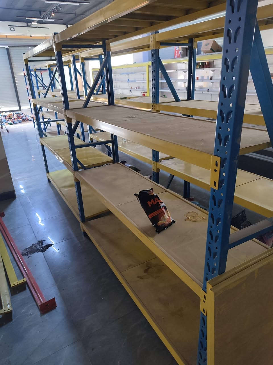 للبيع رفوف مخازن أو مولات
المكان كركوك ***********
