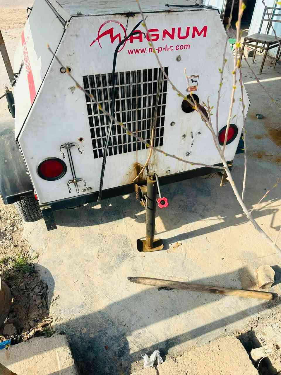 مولد كابوته محرك مسبوشي للبيع 3 بستم مولده من امه 6.5 كيفي سنكل بلادي كامل مابي نقص كلشي بلادي تانكي 80 لتر ياخذ تترحملي على صرف الكاز مالته ينسحب بسياره وين متريد المكان ديالى 
السعر
 (12 ورقه)وبي مجال
اتصل ع رقم مكلف بالنشر فقط  ***********
