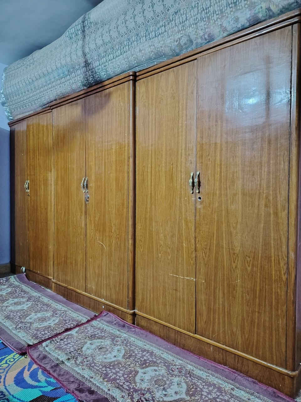 غرفه جبيره صاج وجه وكفه تزكام ثقيل كنتور ٦ ابواب ومابيه اي ظرر للبيع بسبب زغر المكان بسعر مناسب مكان الديوانية حي الظباط ***********
