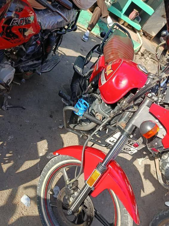 السلام عليكم  دايوان مديل 2025 الدراجة جديدة كبل لشارع ما متعوبة
الدراجة حلوة  اكلفك تحويل اشوكت ميعجبك رقم اربيل السعر2200وبيهة مجال مكاني بغداد الرقم ***********
راسلني واتساب لستفسار اكثر..
