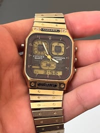 ساعة سيتزن للبيع اصلي موديل 1986 شغالة وبحالة جيده للستفسار خاص وهذا ر...