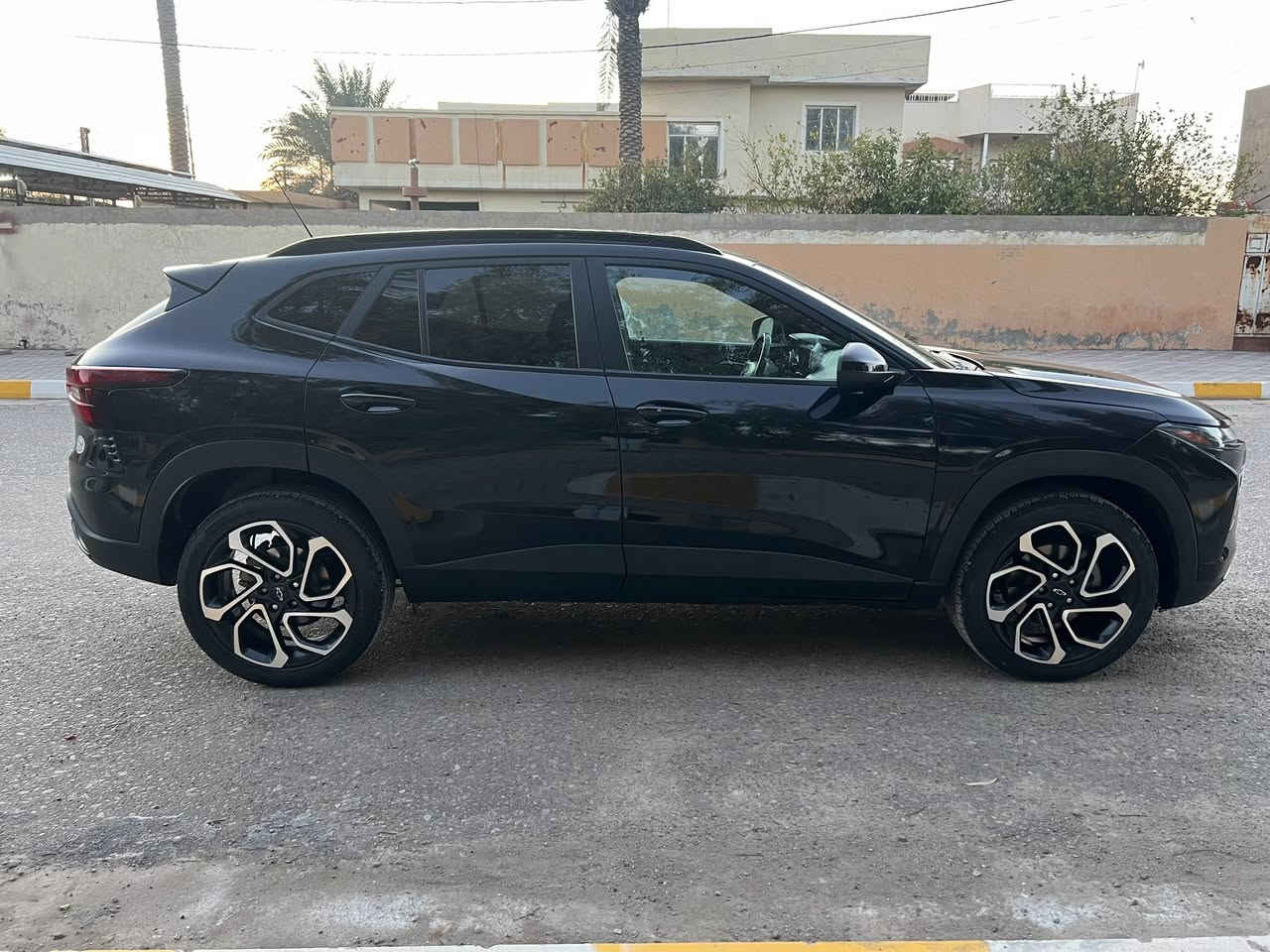 السلام عليكم
‏للبيع شوفر ليت تراكس حجم مكينة 1500 تيربو شرط لا تنقيص ولا تبخير
‏وارد امريكي ضرر جاملغ+ بنيد بدون دواخل شرط 
بدون بارد وشخوط وتكحيل 
مواصفات 
بصمه تشغيل +شاشه دجيتل 
كير اوتو تحكم استيرن جهتين رادار امامي شغال  
تخم تاير صدر امامي وخلفي شرط  
‏السيارة حلوه وجديده لوك دخول جديد ماشية 21000الف حلوة وجديدة الحالة الوكالة جاهزة من كل شيء 
‏سيارة رقم صلاح الدين الدولي سنويه جديده هزه جديده يعني شرط التحويل 
‏السعر 144  وبيه مجال شراي 
‏الاستفسار على ***********
