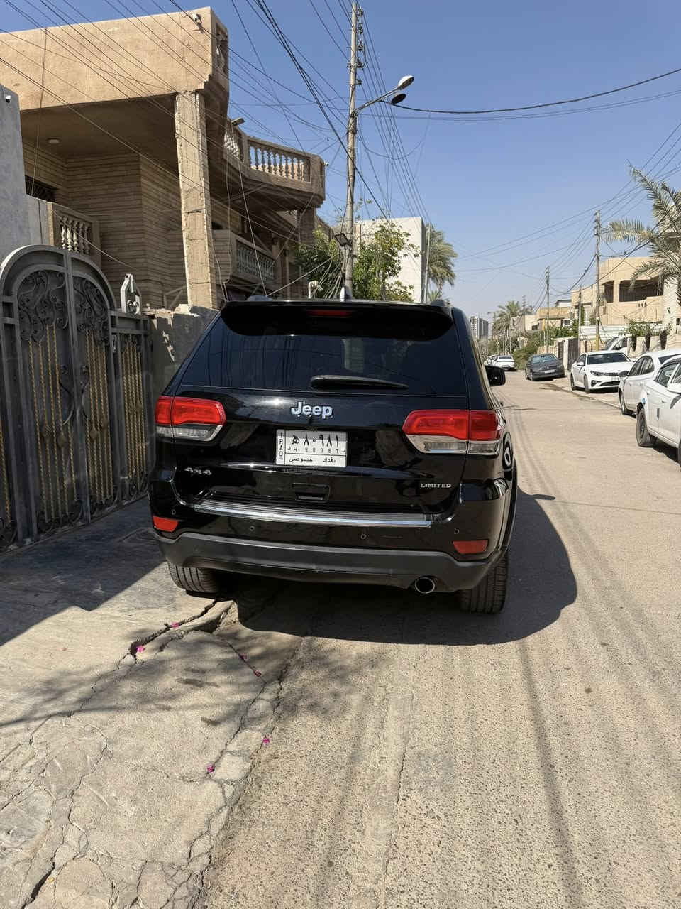 السلام عليكم
جيب لاريدو لمتد فول مواصفات 
موديل 2017
بانوراما 
كراسي كهرباء 
تبريد كشنات
فور ويل 
تحكم ستيرن 
شاشة كبيره تخم تاير جديد 
وارد امريكي ضررها بسيط تبدل جاملغ ايسر وايمن تتاكد من رقم الشاصي 
ماشيه 180 الف 
رقم بغداد ب اسمي 
اني مستوردها السياره من 2017 لليوم عندي 
يحتاجلها فقط بوليش وترتيابت بسيطه
الاتصال *********** عمار
بغداد حي الاطباء
