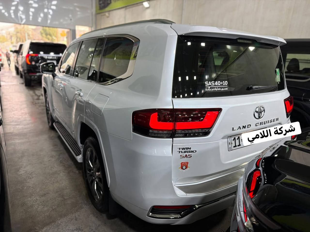 السلام عليكم 
لاندكروز 2023 ساز VXR
رقمها بغداد
فول مواصفات اعلى فئة 
بوب شفط اصلي 
محرك 3.5 تون تيربو 
كراسي خلفية كهرباء 
وبعد هواي مواصفات معروفه بل VXR
ماشية 62 الف كيلو متر 
مكفولة السياره ماعده هذا التكحيل الصاير بالبنيد صورتة موجوده 
سعرها 74 الف دولار وبيها مجال بسيط
للاستفسار اكثر :
***********
***********
مكانها معارض النهضة شركة اللامي
