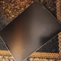 ايباد 11/M2 كارتونه وشاحنه موجودات الجهاز كلشي مامبدل بي  نروح اني ويا...