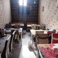 للبيع ميز تركي سلايت نظيف عدد 4 مع كل ميز 4 كراسي بغداد باب المعظم 077...