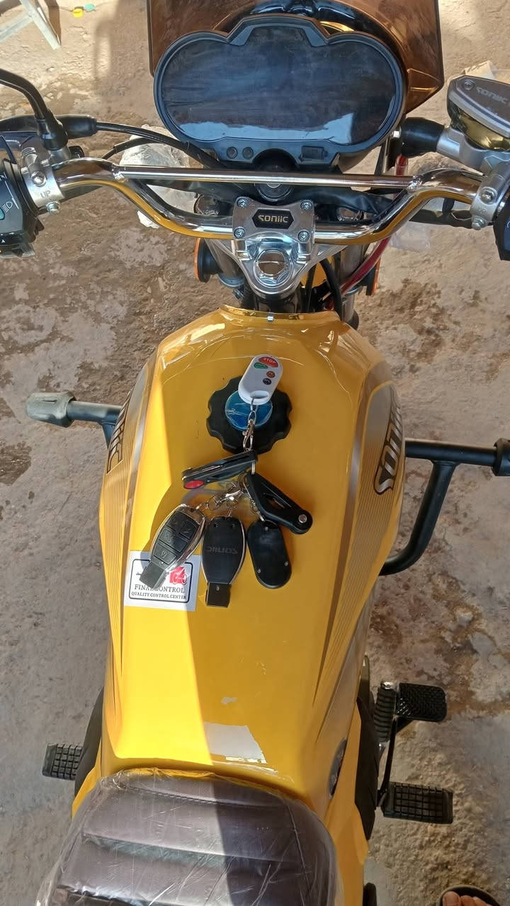 سلام عليكم دراجه سونك للبيع اوراق كامله البارحه طلعتهه من المعرض بعدهه بدهن سحك تشغيل عن بعد بصمات ثنين سويج سجينه ثنين مكينه 200 مكاني بابل الحصوه سعر 1150مجال قليل 
‏‪0783 836 0540‬‏
