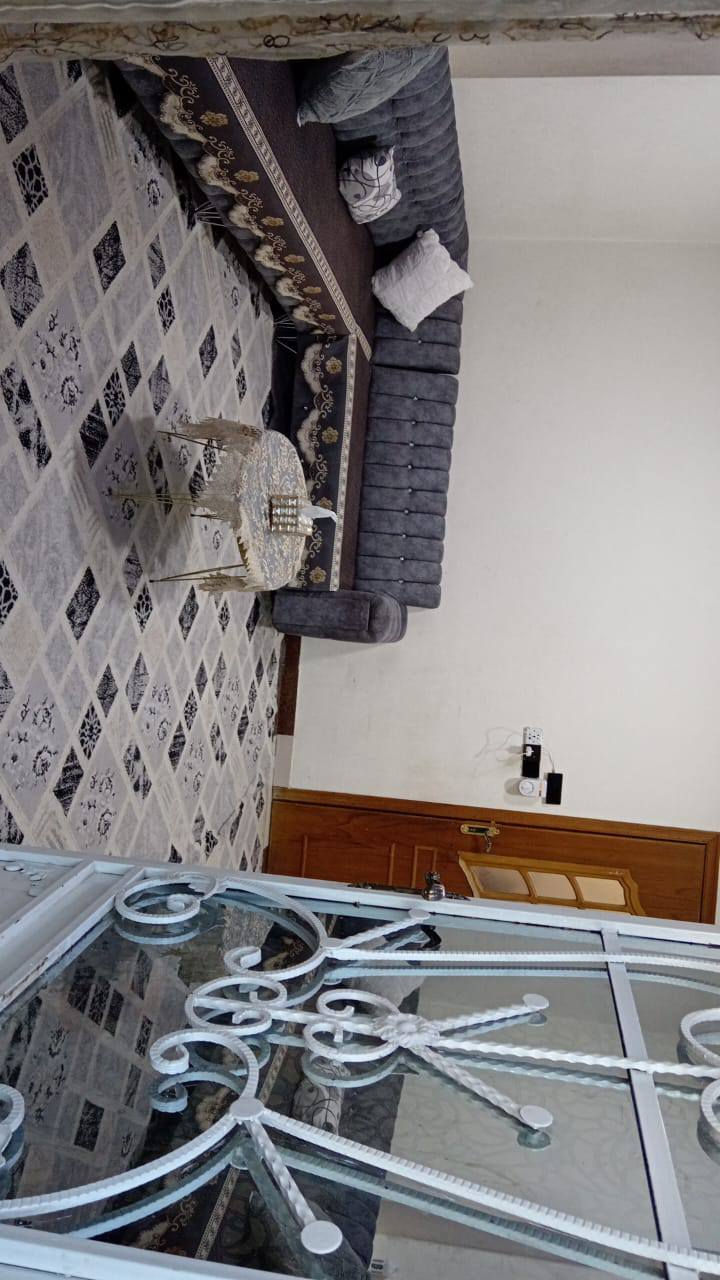 دار للبيع في حي السلام  المساحه 100متر  طابق وغرفه في الطابق الثاني سويت ناقصها ارضيه و سقف ثانوي السعر 90مليون للاستفسار الاتصال على الرقم ‏‪***********‬‏
