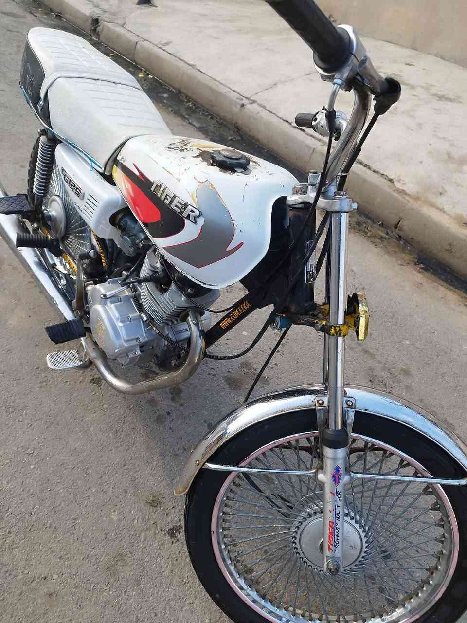 ماريد اكثر بل حجي تايكر 2020لا صرف ولا نفخ محرك اخرس السعر 300وبي مجال لطيبين الشراي يخبر مكاني جانب الايمن سبب البيع  طالب مدرسة ***********
