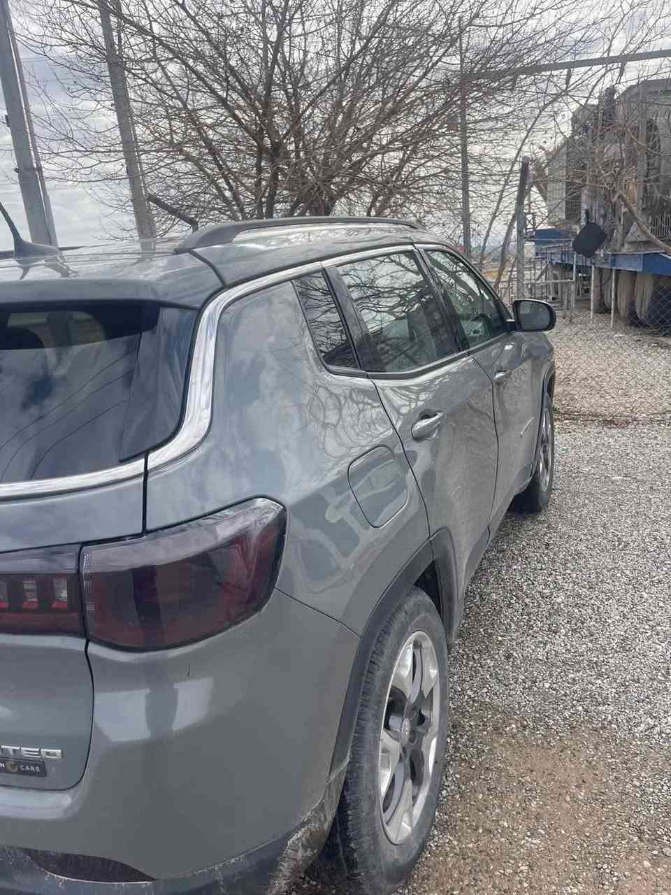 جێب کۆمپاست 2019 بەس بۆنیتی بۆیاخە گۆڕاوە ناوی نەگرتوە فول مواسەفاتە بەس پاڕۆنما نیە دەنا کوشن هیتەر 
تەبرید مەرکەزی 
شاشە گەورە 
سوکا فۆلیۆم 
سەنەوی ماوەتی نیزیک ساڵێک بەسەر چێت 
سەیارەکە جایزە 
3520هەزار غرامەی لەسەرە بۆت دەگێڕمەوە  
شوێ کۆیە 
***********
***********
گۆڕینەوەش دەکەم بە پیکاب نیسان كويسينجاك, أربيل
