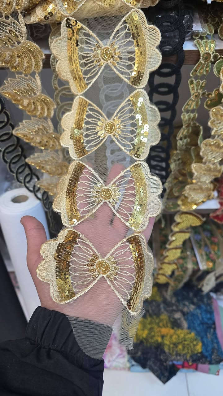 جديدنا في أقمشة سيد عباس! 🌟
وصلت تشكيلة من الدانتيلات  💟
  لمسة فنية على تصاميمكم.  🥰
 أسعارنا مناسبة والجودة مضمونة.
​📍 المكان: [الديوانية شارع المواكب]
🛵 التوصيل متاح جميع محافظات العراق 🔥
📞  [***********] واتساب
يوجد لدينا خدمة توصيل سريعة.
