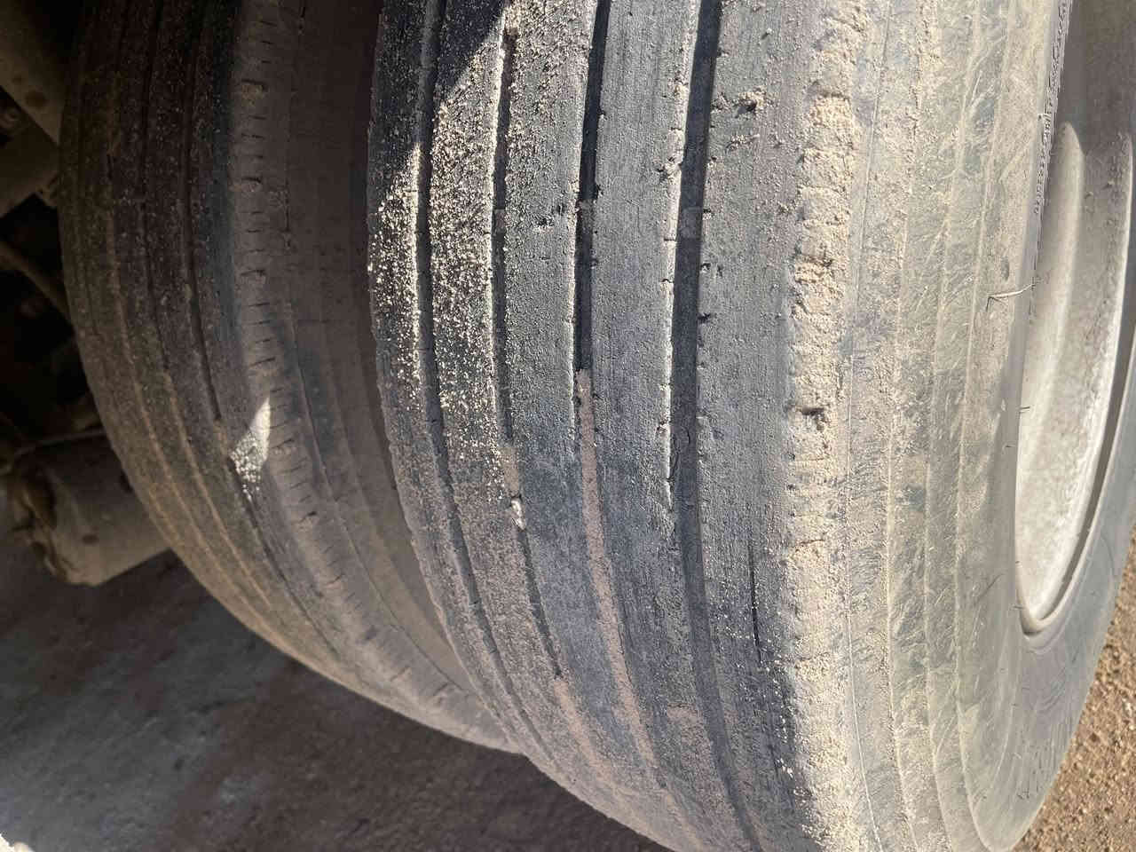 السلام عليكم تايرات 22للبيع نضاف كلش 👌👌👌الهاتف ***********
