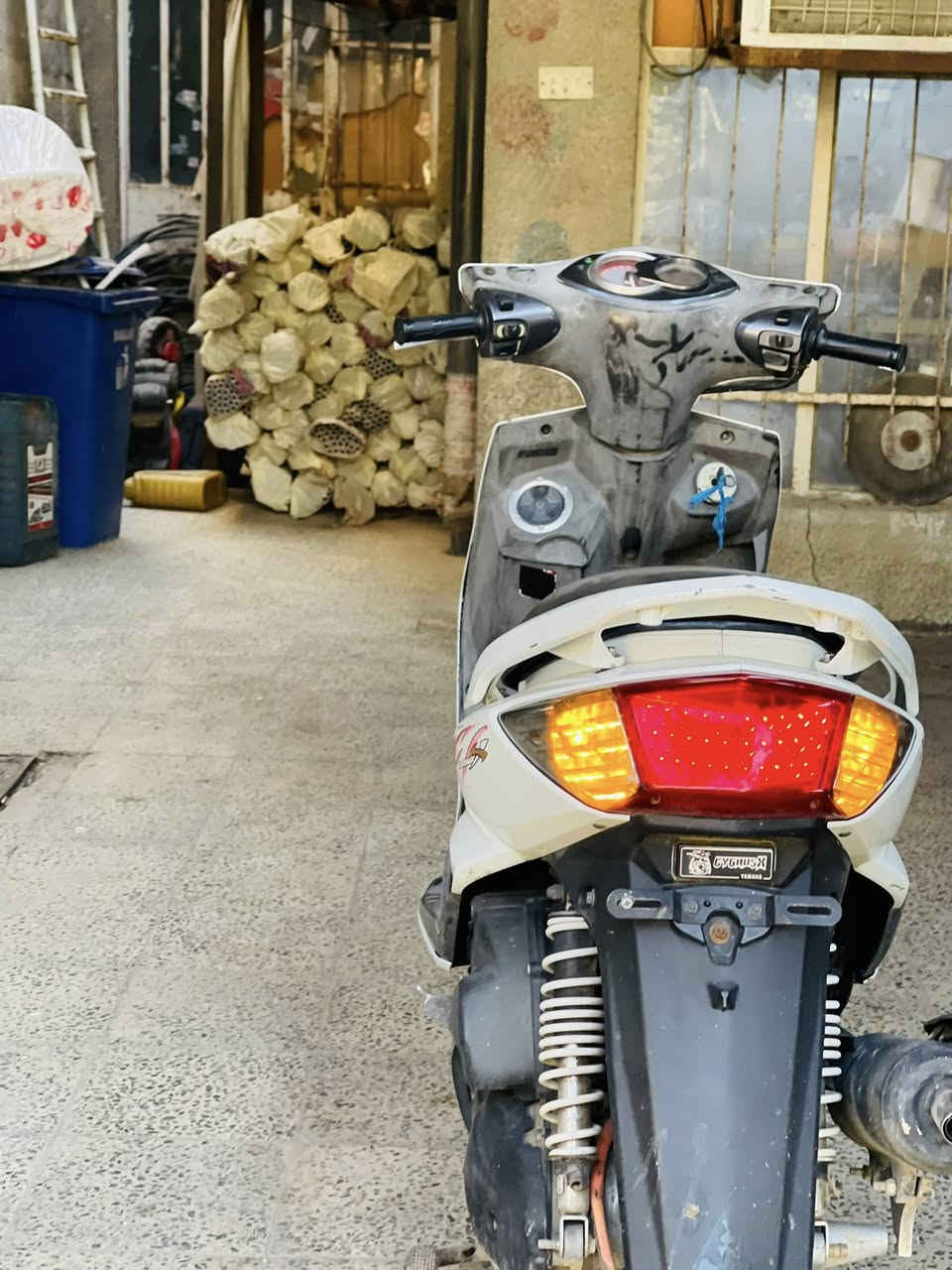 السلام عليكم للبيع سكنس فحل نوزل خطين مكينه مكفوله كله شغاله من طول لطول مابيه نقص دراجه جاهزه وخير من الله ودراجه نكره بكل وقت ودراجه مال جناي وخير من الله سعر (٨٥٠)دراجه جديده بمعنى الكلمه الله شاهد مكاني بغداد جديده الامين الثانيه 
هـ/‭٠٧٨٨ ٦٩١ ٩٩٠٥‬
