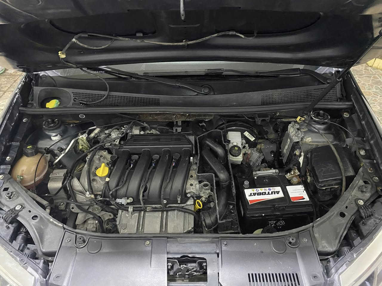 سلام عليكم للبيع!! رينو سمبل 2019 (مصرف) ماشيه 110 الف محرك 1600ccصبغ بنيد وصفحة سايق زوج تايرات امامي جديد اصلي كهربائيات جاهزه بس تبريد مابيها تدفئة شغاله كير اوتماتيك مسجل بلوتوث وبيه نضام ايكو تحكم بلوتوث  خلف ستيرن ولايت زنون بلوجتر زنون سيارة نضيفه سعر 47 وبيه مجال بسيط مكاني اربيل واتساب ***********
