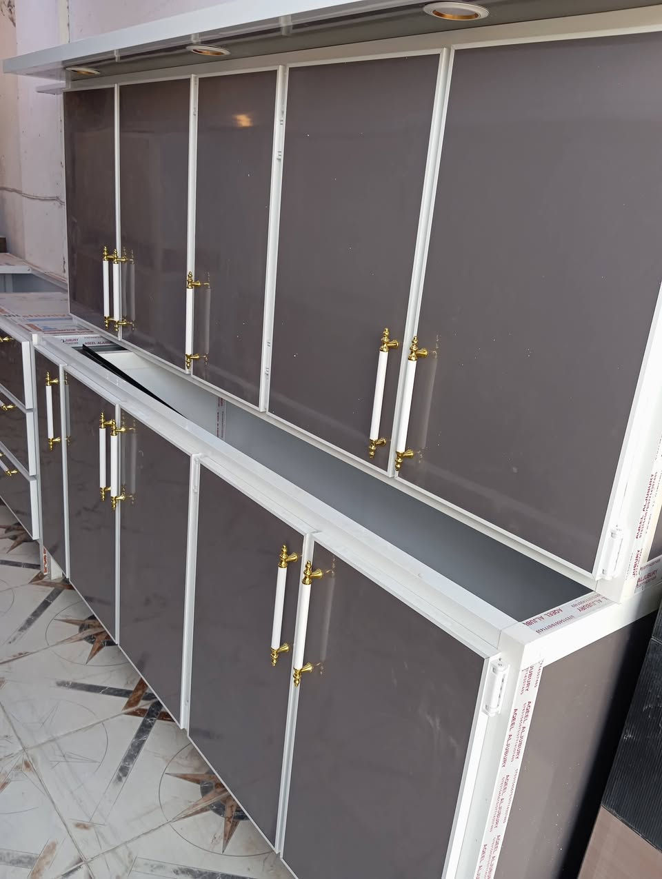 معمل ومعرض المصطفى بادارة محمد الشيباني العنوان القاسم شارع البريد يوجدكاونترات جديد  ومستعمل يوجدتصليح ونبدل القديم بل جديد معه الفرق يوجداقصاد المريح تعالوخاص كافت الموديلات الجديده


**إذا كنت صاحب هذا الإعلان وتريد حذفه لأي سبب، رجاءا أرسل رسالة إلى الدعم الفني**