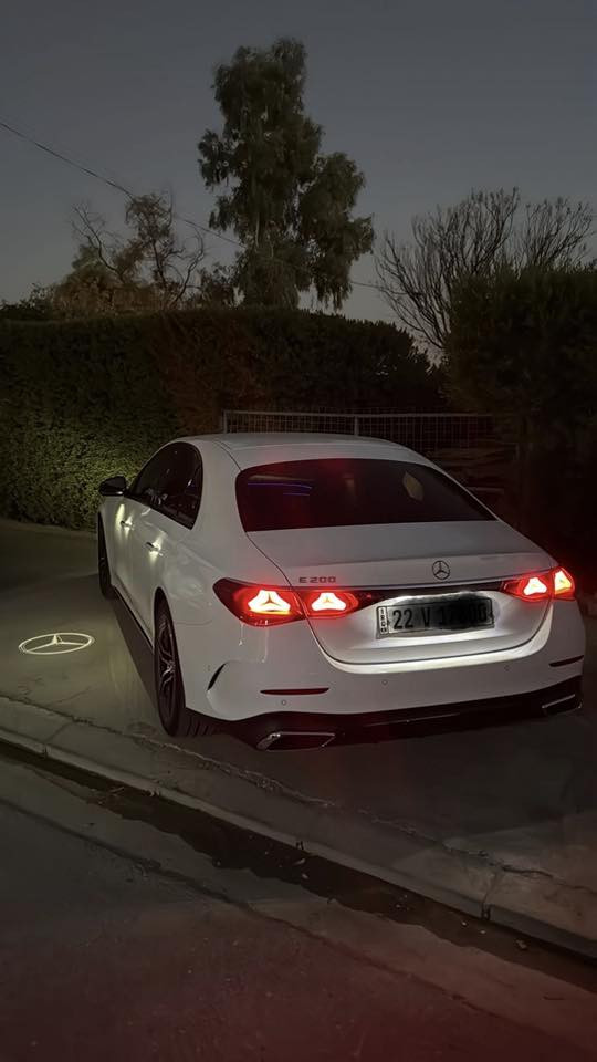 تحية طيبة ✋.                                                             مرسيدس بنز للبيع 
الفئة /E200
الموديل 2024
المنشأ الماني غير مسخدمة بل عراق
عليها كت كامل AMG 
رقم اربيل 
السيارة عليها تغليف كامل ppf مع الزجاجه الامامية
السيارة عليها تضليل بل سنوية
استخدام قليل جدا بوضع الوكالة 
ماشية 21,517km فقط
مكفولة من كل النواحي والسونار مرفق مع الصور
مواصفات السيارة فول الفول معروف المرسيدس
للاتصال 
***********
***********
