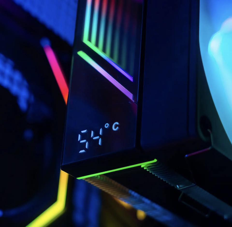 🔥 مبرد المعالج الاحترافي KF420E-DGT (شاشة ديجيتال + ARGB)

✅ أهم المميزات:
• شاشة ديجيتال الذكية: لمتابعة حرارة المعالج فوراً أثناء اللعب أو العمل.
• إضاءة ARGB: مروحة ملونة تدعم التحكم في الإضاءة لتناسب تجميعتك.
• أداء تبريد عالي: مروحة 120 ملم بسرعة تصل إلى 1800RPM مع 4 أنابيب حرارية نحاسية.
• هادئ جداً: تقنيات لتقليل الضوضاء حتى في أقصى طاقة عمل.
• توافق واسع: يدعم أحدث المنصات من Intel و AMD (بما في ذلك LGA1700 و AM5).

تواصل معنا للمزيد من التفاصيل


**إذا كنت صاحب هذا الإعلان وتريد حذفه لأي سبب، رجاءا أرسل رسالة إلى الدعم الفني**