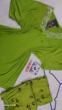 ملابس • عرض ٢ • توصيل