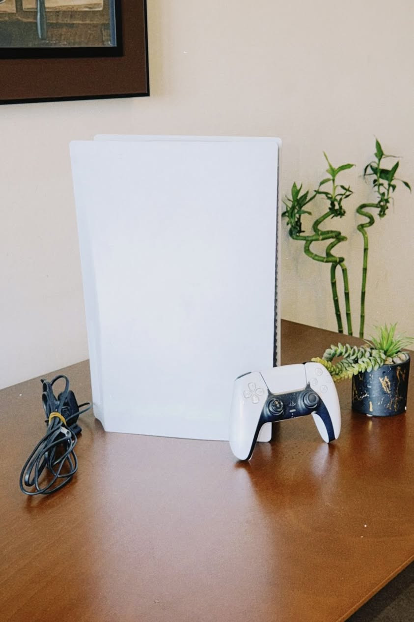 بلي ستيشن 5 || PlayStation 5 اخو الجديد مستعمل عدة مرات التفاصيل جوة 『⤵️』ايد سوني اصلية من وكالتهم 『🔥』
 البلي سعة 1 تيرا بايت 『✔️』
 والحساب مجاني وياه،مع كافة الملحقات 『✨️』
السعر『750』🎋 وبيه مجال
مع 3اقراص هدية  للاتصال ***********
